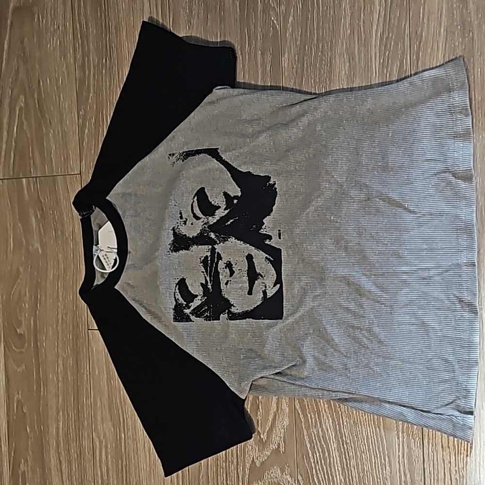 Brandless nwt black and grey graphic baby tee, size large.
